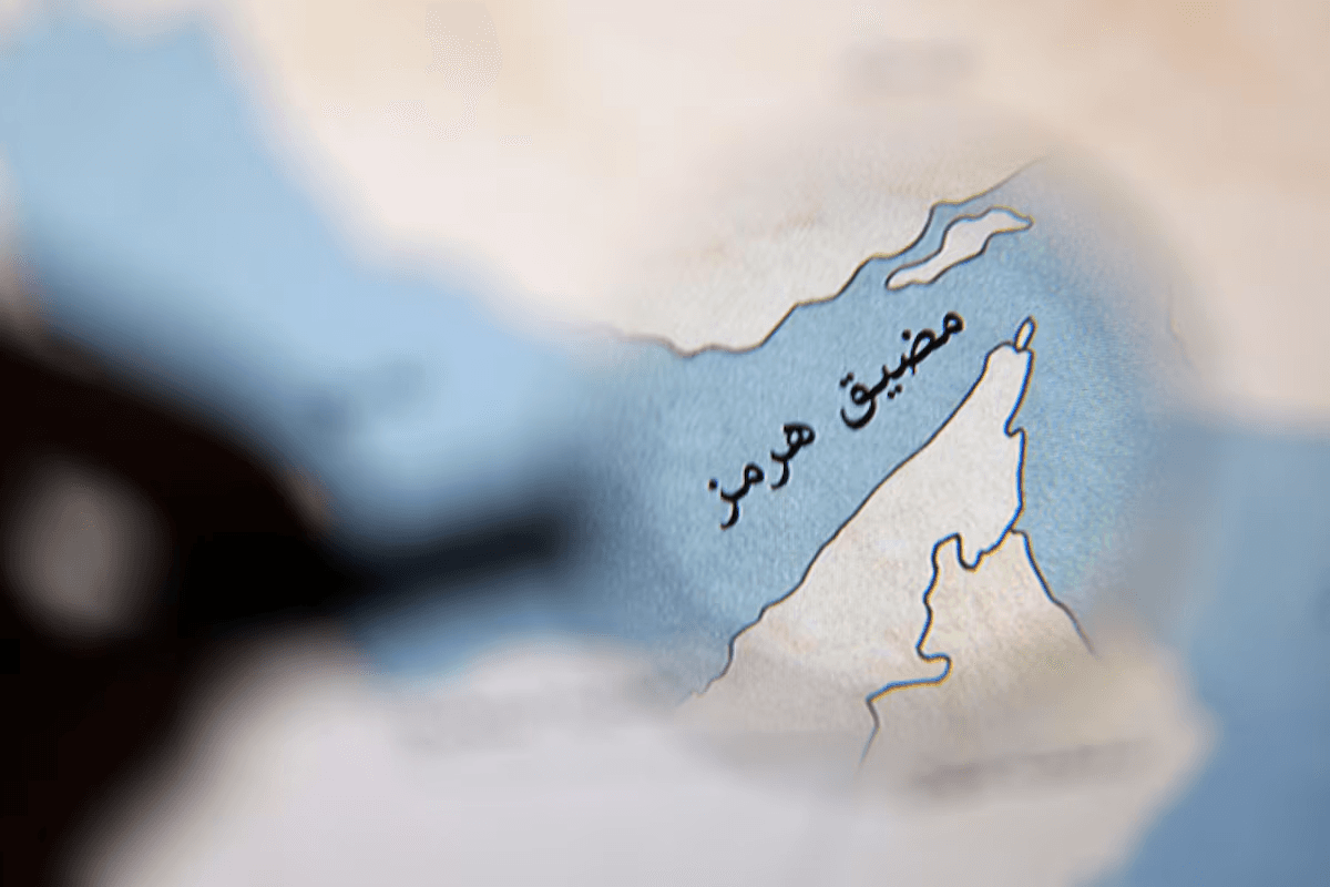 اشتباك جديد في الخليج.. إسقاط مسيرتين إيرانيتين واستمرار الملاحة في مضيق هرمز
